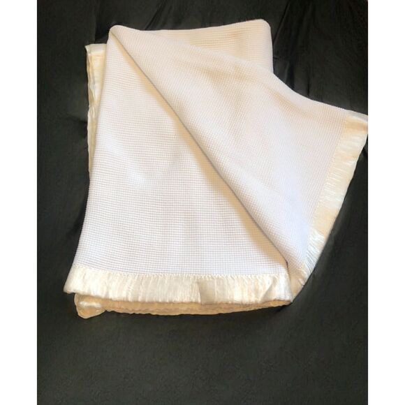 Vintage Baby Gordon All Season Thermal Blanket Cream with Satin Trim - Picture 1 of 13